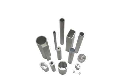 揭秘！制造業(yè)工廠為何偏愛“量身定制”的鋁型材？